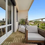 Modern Sea View -2br-4p- شقة *