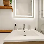 Modern Sea View -2br-4p- Apartamento