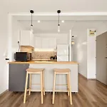 Modern Sea View -2br-4p- شقة