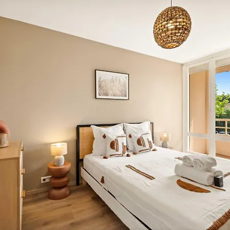 Modern Sea View -2br-4p- شقة