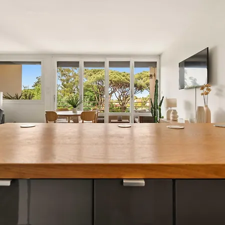 Modern Sea View -2br-4p- * سان تروبيه