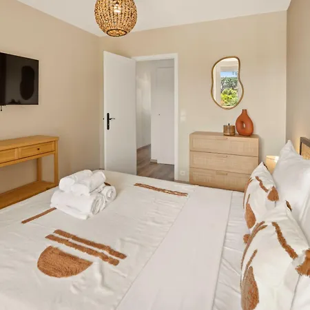 Modern Sea View -2br-4p-
