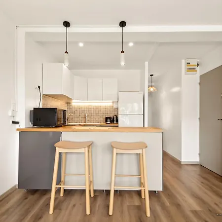 Modern Sea View -2br-4p- شقة